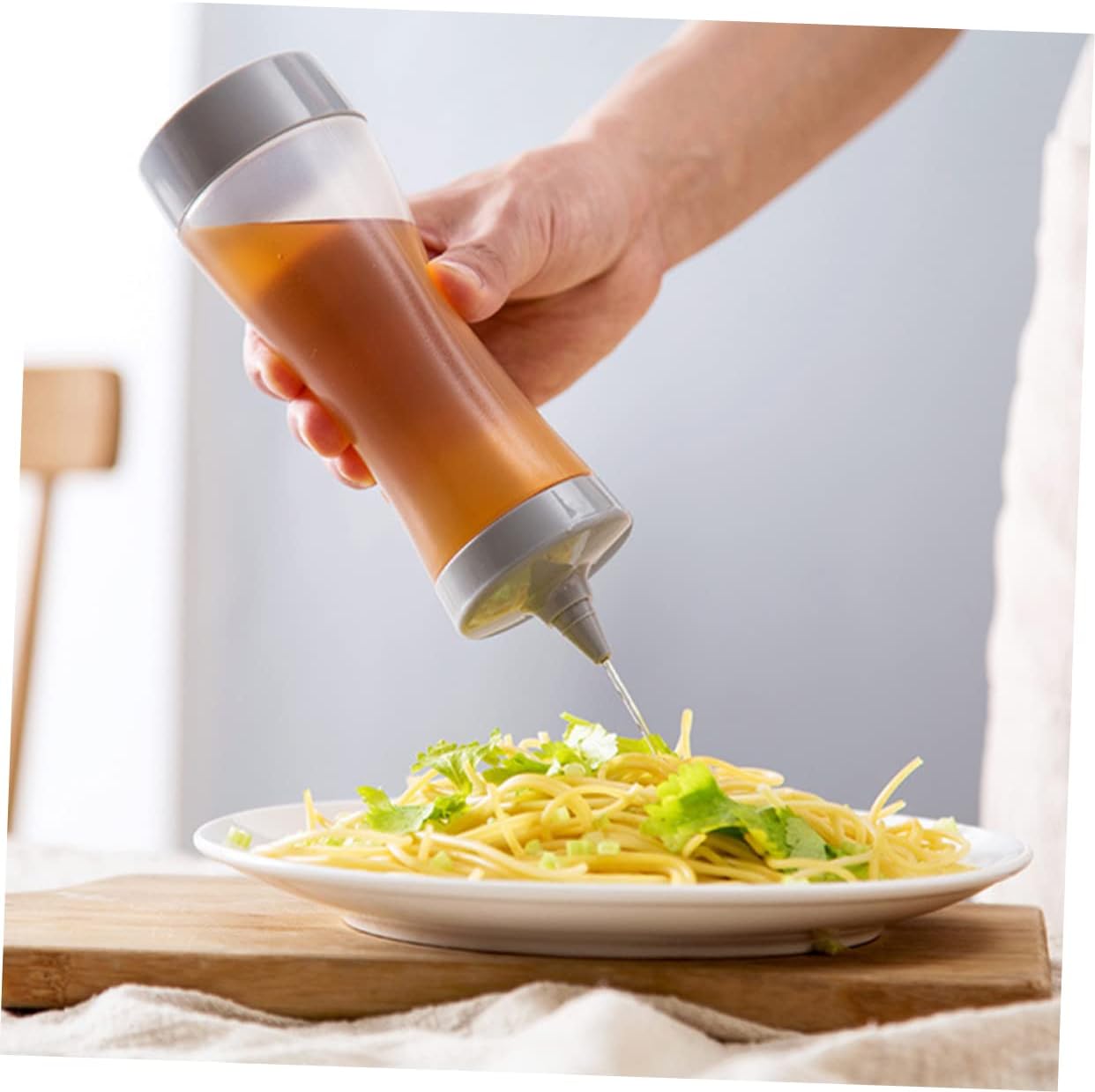 GRIRIW 1Pc Plastic Squeeze Bottle Condiment Dispenser