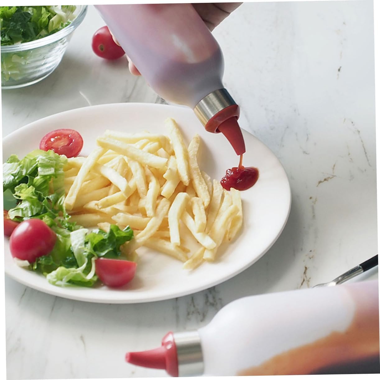 Compact Durable TPR 450ml Condiment Squeeze Bottle for Kitchen Outdoor Use