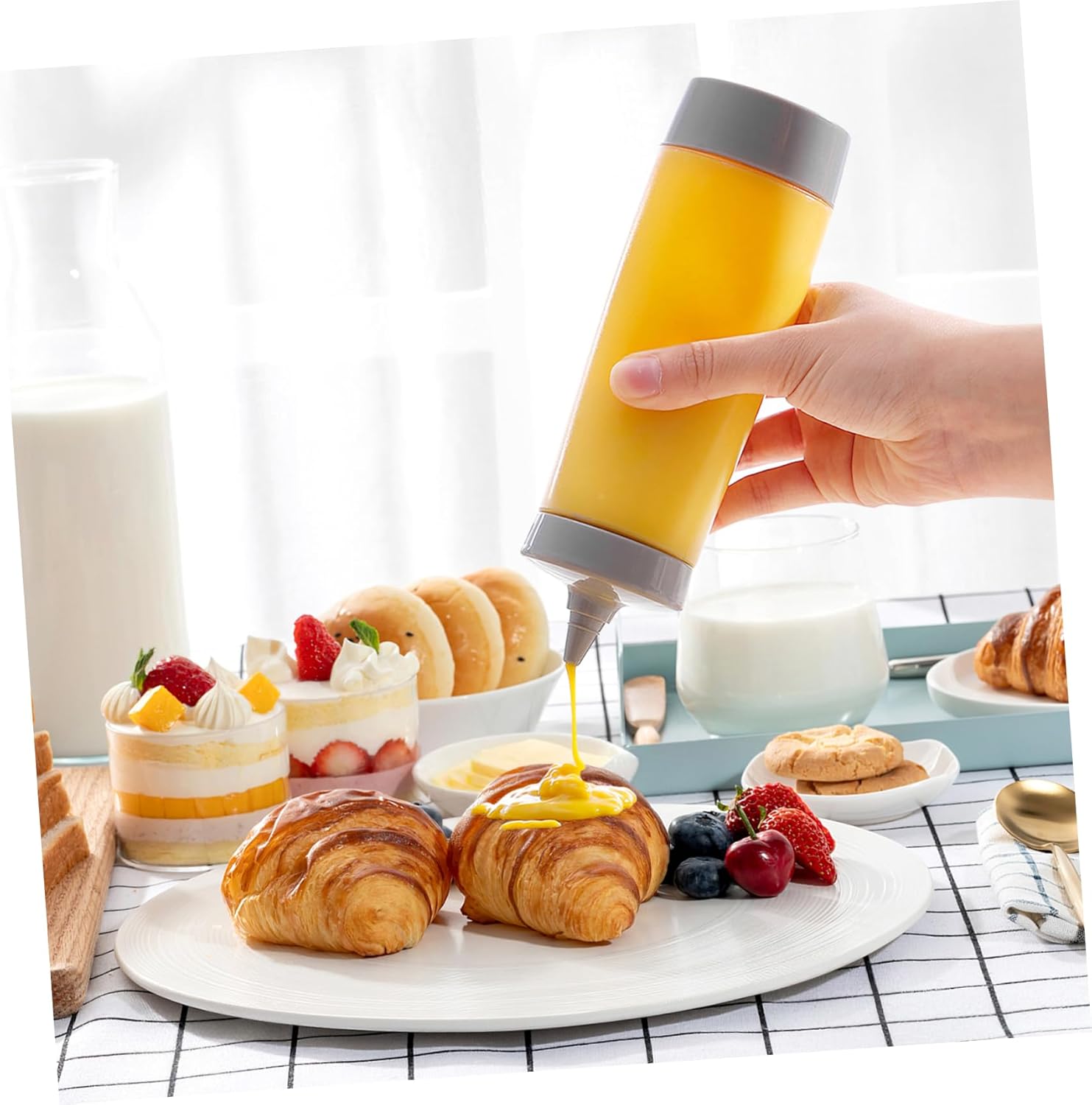 Mikinona Essential Condiment Squeeze Bottles 4-Pack Reusable Leakproof Easy to Carry